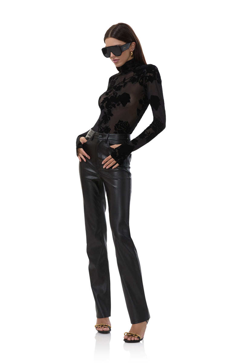 AT029017OC25_ZADIE_CASCADEROSE