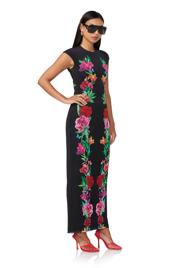 women's maxi length t-shirt shaped dress with capped sleeve in body floral print