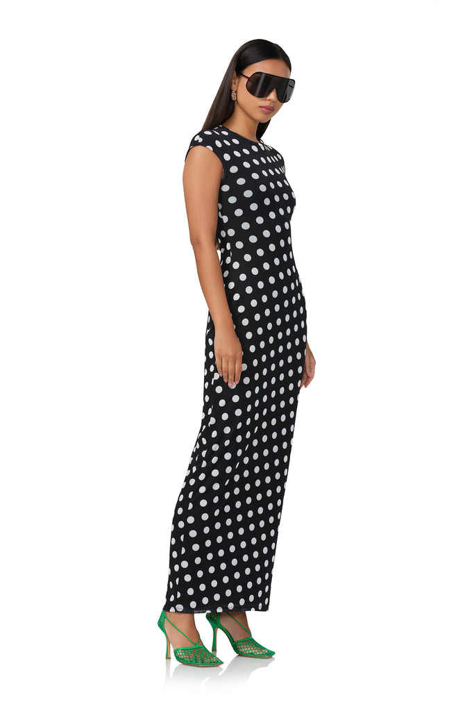 women's maxi length t-shirt shaped dress with capped sleeve in diagonal dot print