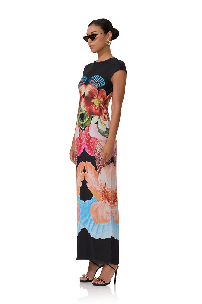 women's maxi length t-shirt shaped dress with capped sleeve in hibiscus shell print