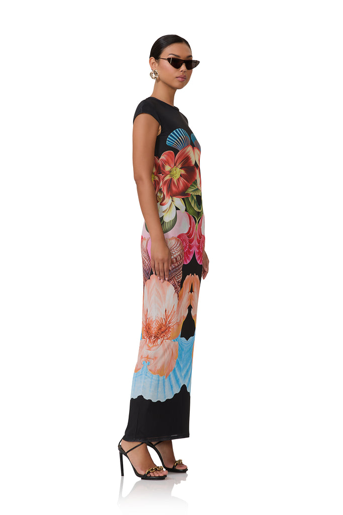 women's maxi length t-shirt shaped dress with capped sleeve in hibiscus shell print